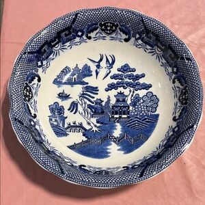 Delft Blue  Blue Willow 13 inch Serving Bowl.  Pre owned.